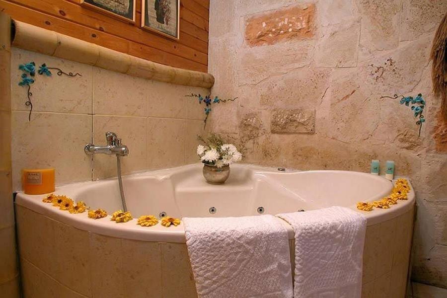ביקתפוז וקלמנטינה- מתחם בקתות וסוויטות עם ג'קוזי פרטי ובריכה משותפת Hotell Liman Eksteriør bilde